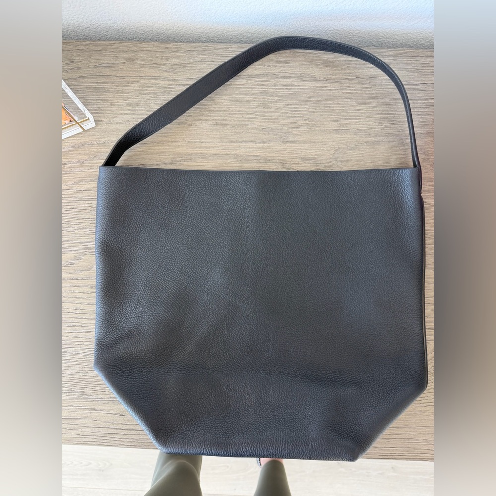 The Row n/s large park tote bag in black - Picture 4 of 11